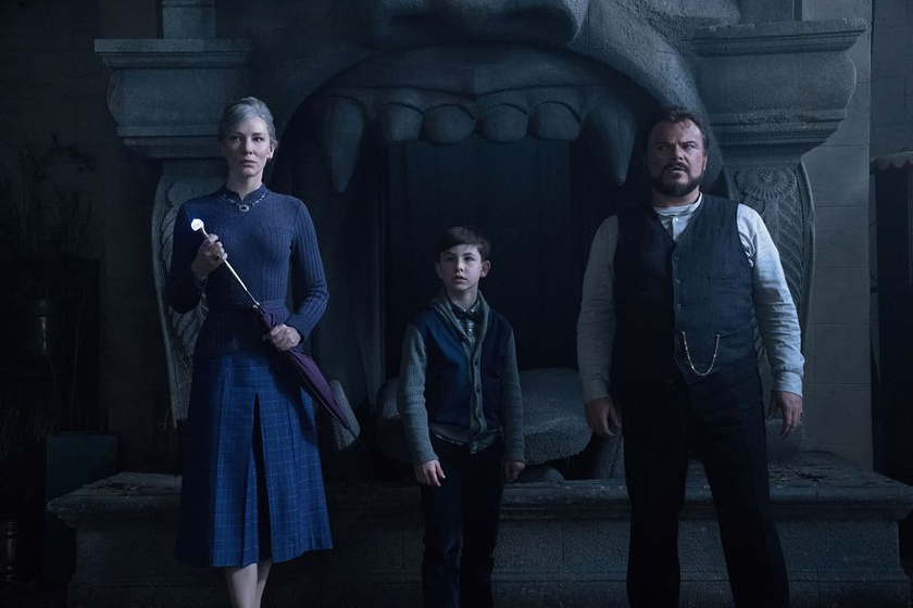 Jack Black, Cate Blanchett y Owen Vaccaro en La Casa del Reloj en la pared