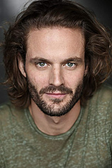 picture of actor Tim Fellingham