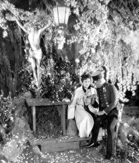 Erich von Stroheim y Fay Wray en la-marcha-nupcial