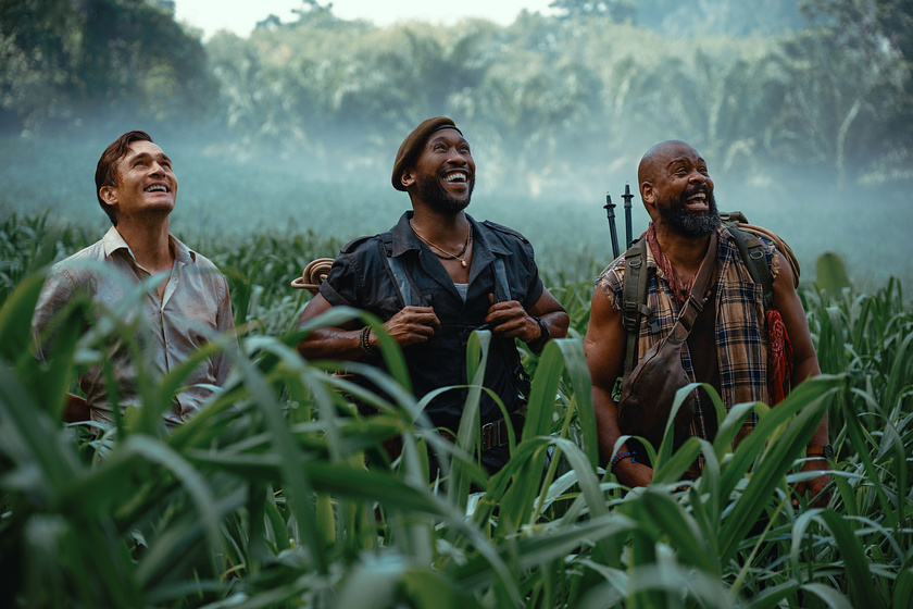 Rupert Friend, Mahershala Ali y Bechir Sylvain en Jurassic World. El Renacer