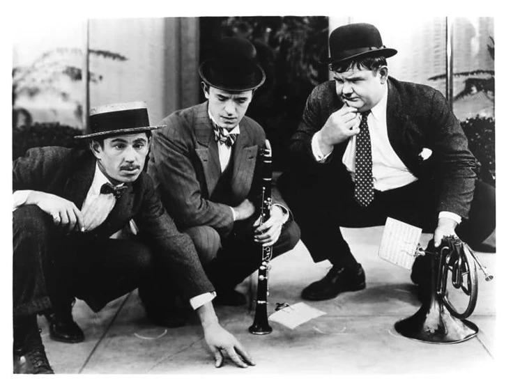Stan Laurel y Oliver Hardy en you-re-darn-tootin