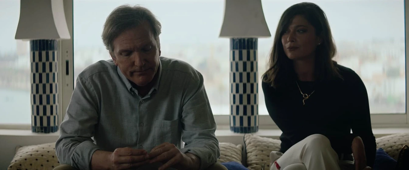 Martin Donovan y Hayet Belhalloufi en dia-de-redencion