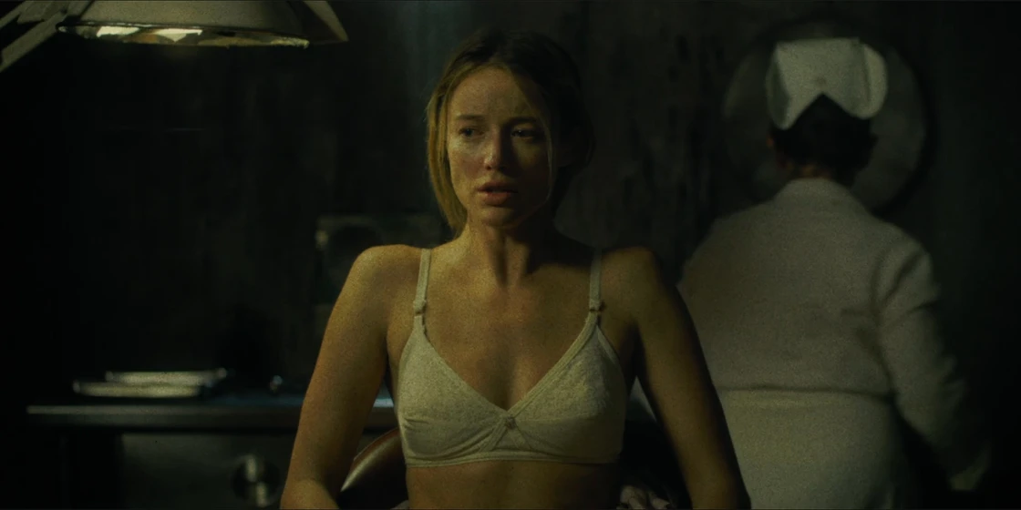 Sarah Dumont en bab