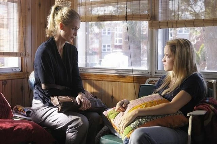 Kelly Rowan y Emily Osment en acoso-en-la-red-social
