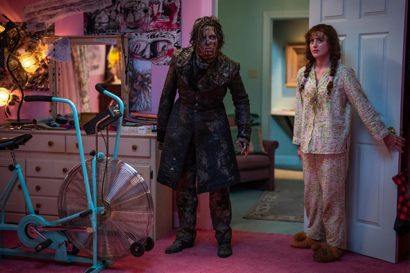 Cole Sprouse y Kathryn Newton en lisa-frankenstein