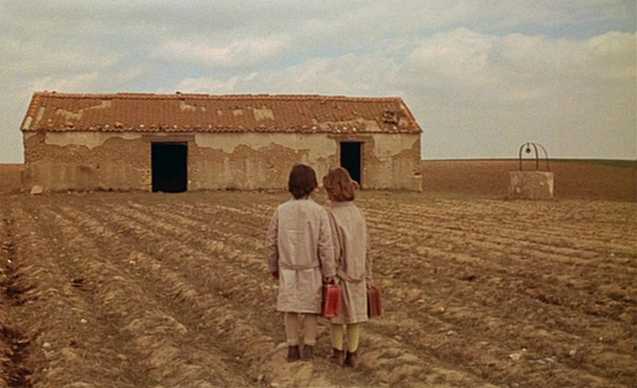 Ana Torrent y Isabel Tellería en el-espiritu-de-la-colmena