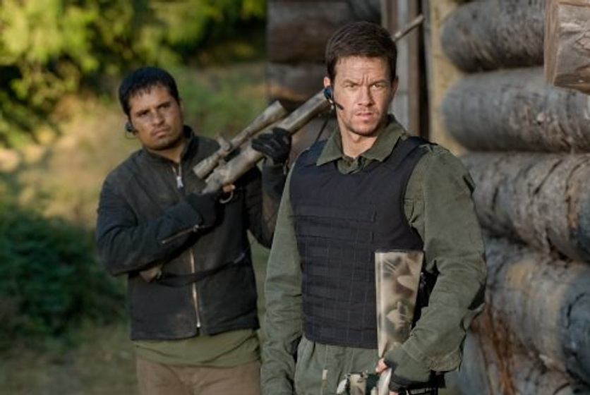 Mark Wahlberg y Michael Peña en Shooter: El Tirador