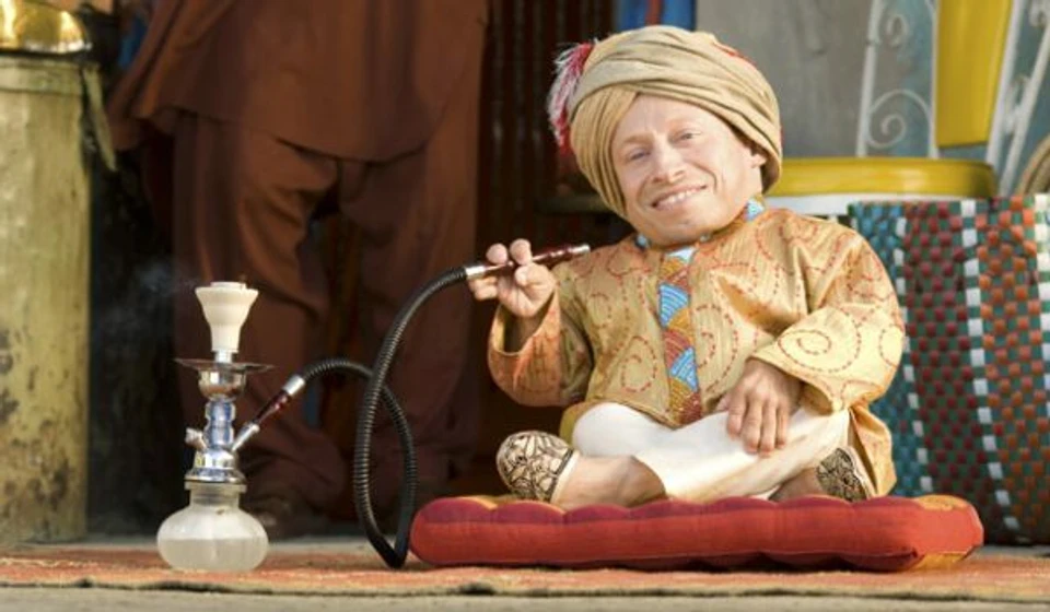 Verne Troyer en el-guru-del-buen-rollo
