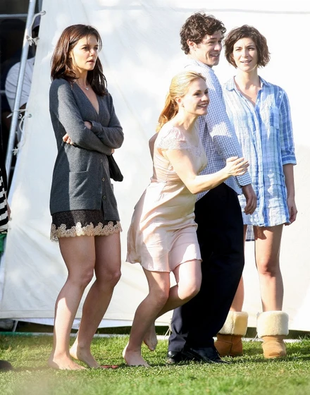 Anna Paquin, Katie Holmes y Adam Brody en the-romantics