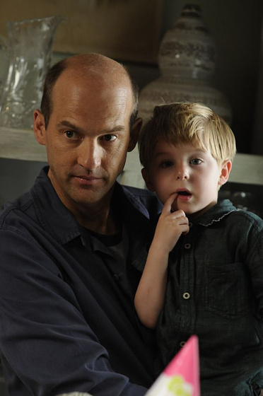 Anthony Edwards en Una Mamá en apuros