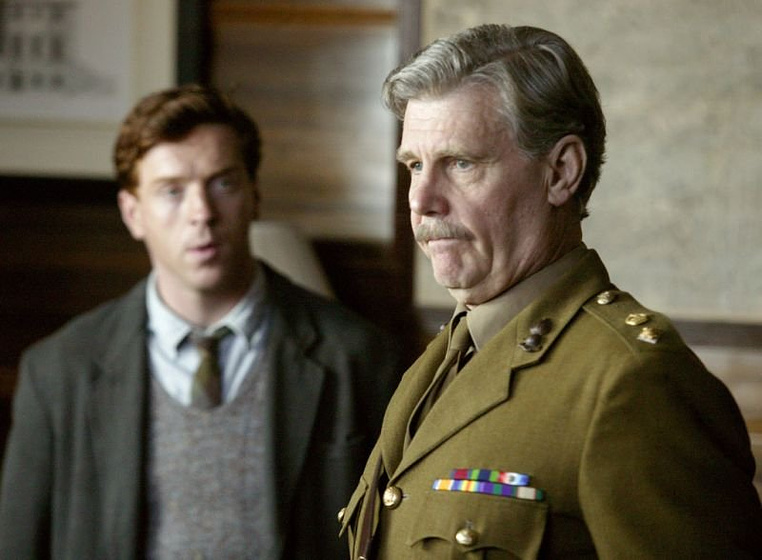 Damian Lewis y James Fox en Fuga de Colditz