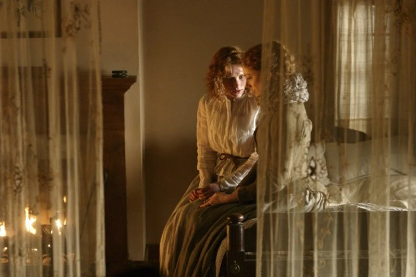 Judy Greer y Bryce Dallas Howard en El Bosque