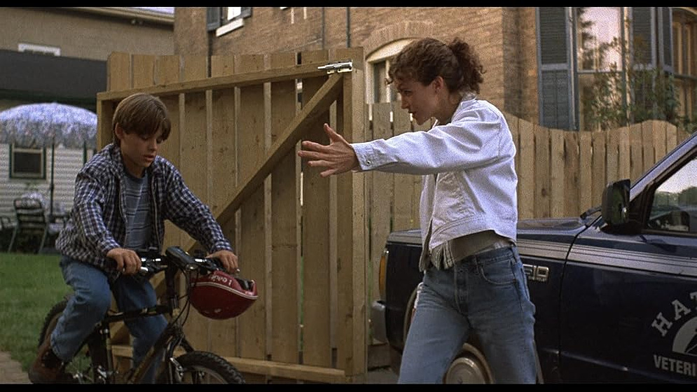 Kevin Zegers y Leslie Hope en shadowbuilder-la-sombra-del-mal