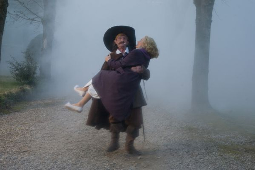 Eduardo Gómez y Silvia Abril en Spanish Movie