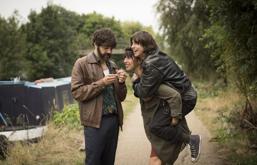 Natalia Tena, Oona Chaplin y David Verdaguer en tierra-firme