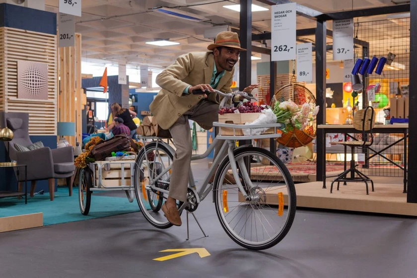 Dhanush en de-la-india-a-paris-en-un-armario-de-ikea