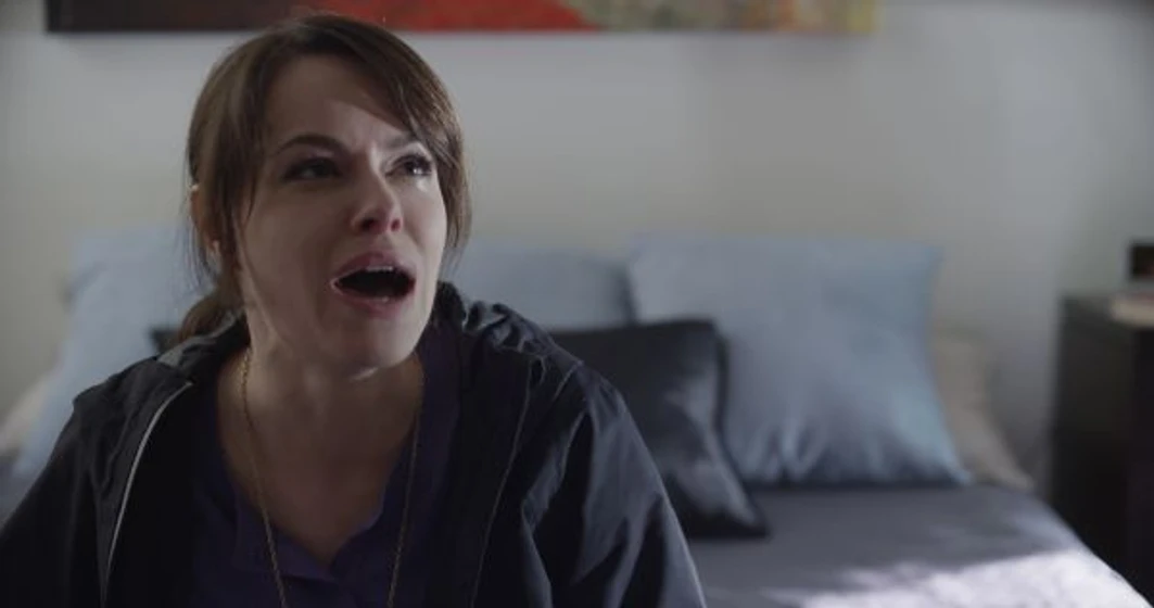 Emily Hampshire en retornados