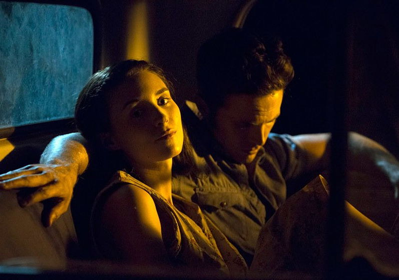 Casey Affleck y Rooney Mara en En Algún Lugar sin Ley