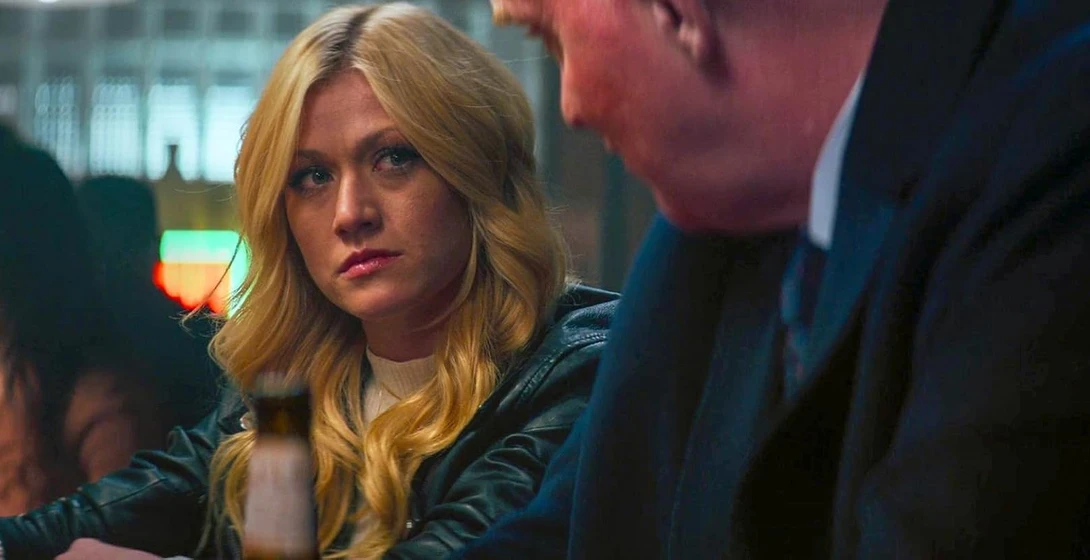 Katherine McNamara en air-force-one-secuestro-aereo