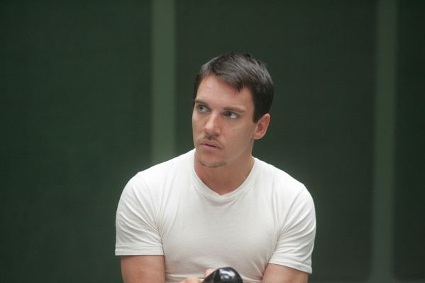 Jonathan Rhys-Meyers en La Sombra de los otros