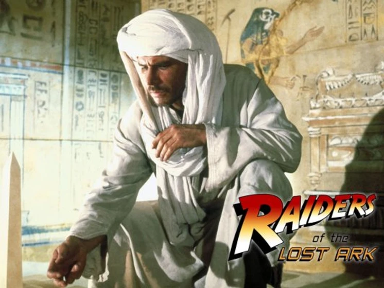Harrison Ford en Indiana Jones en Busca del Arca Perdida (Cartel promocional)