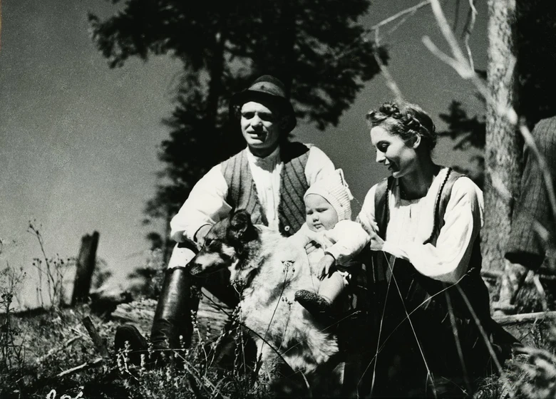 János Görbe, Alice Szellay y Péterke Ferency en people-of-the-mountains