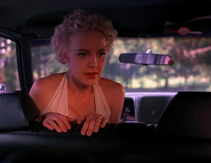 Anna Levine en Angela