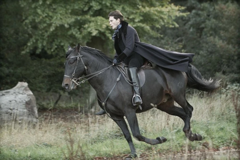 Jeremy Irvine en Grandes Esperanzas