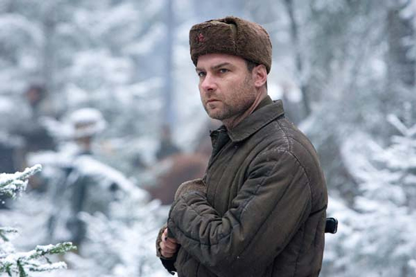 Liev Schreiber en Resistencia (2008)