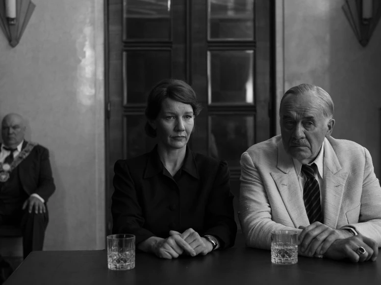 Hanns Zischler y Sandra Hüller en fatherland-fe2f56f9-356a-4570-bd18-8d00bcd30b67