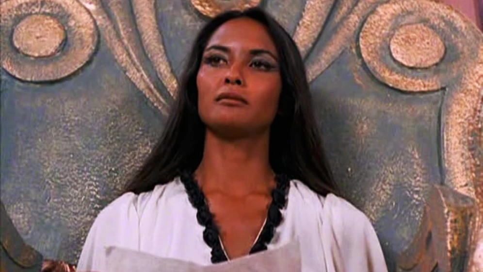 Laura Gemser en el-campo-del-amor