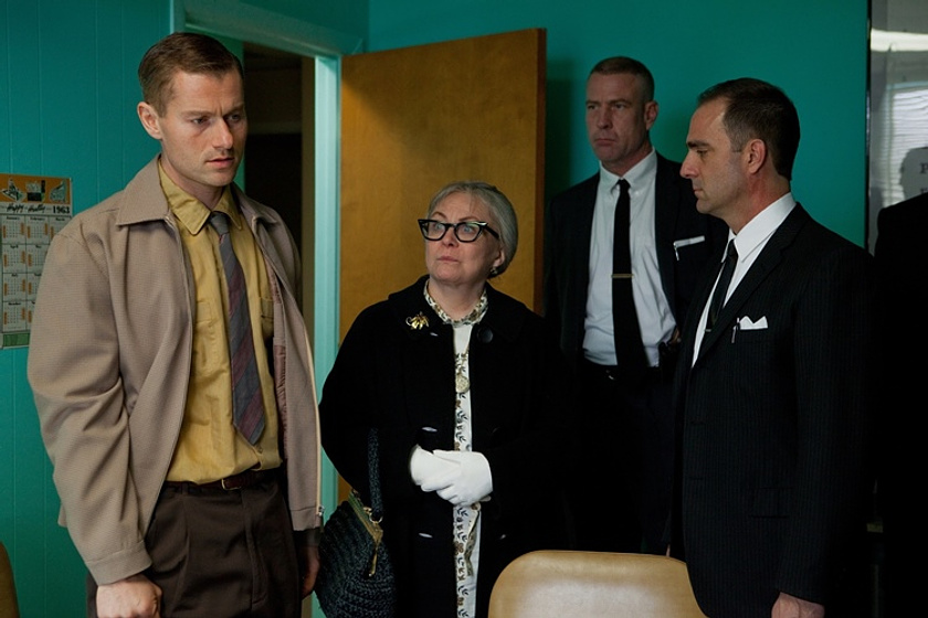 James Badge Dale y Jacki Weaver en Parkland