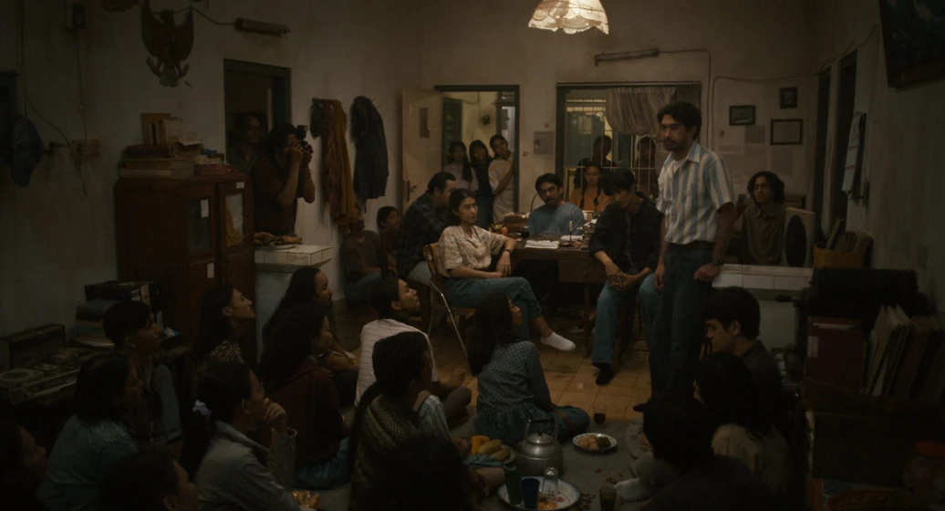 Reza Rahadian en the-sea-speaks-his-name