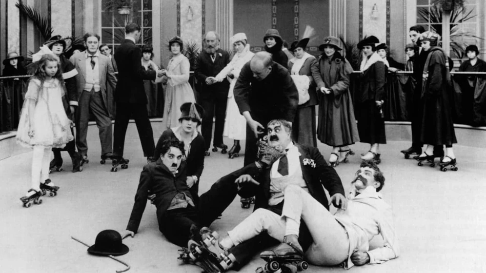 Charles Chaplin en charlot-heroe-del-patin
