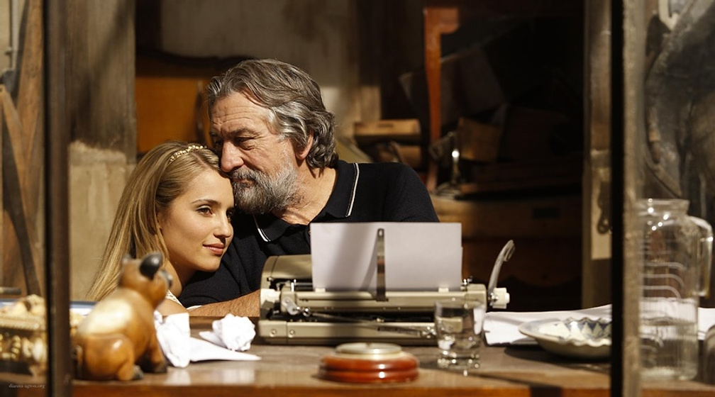 Robert De Niro y Dianna Agron en Malavita