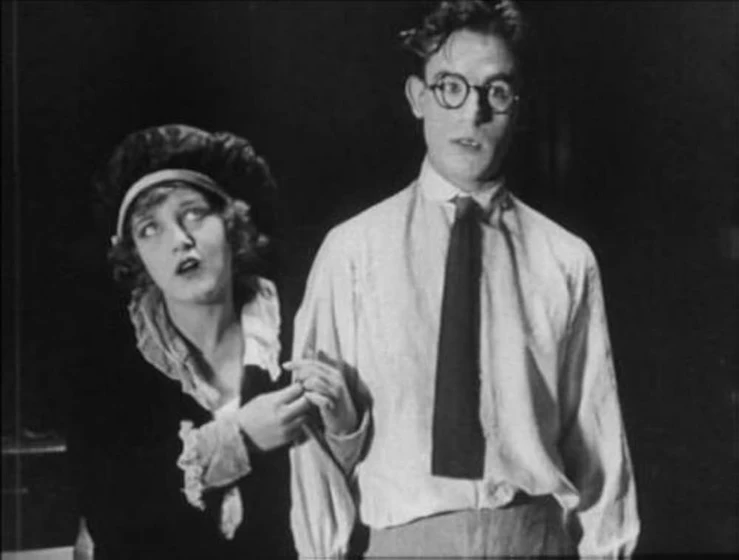 Harold Lloyd y Mildred Davis en la-mansion-encantada-1920