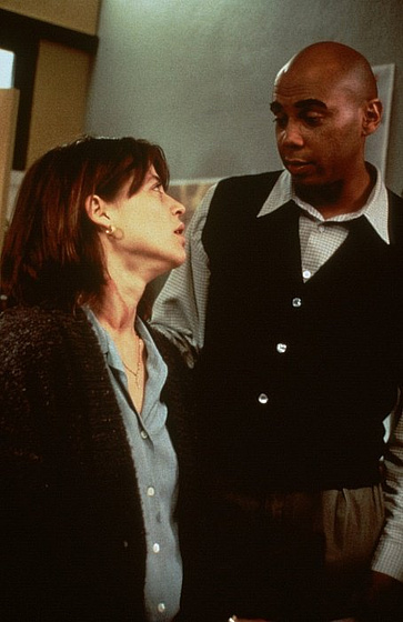 Linda Hamilton y RuPaul en La Súplica de una Madre