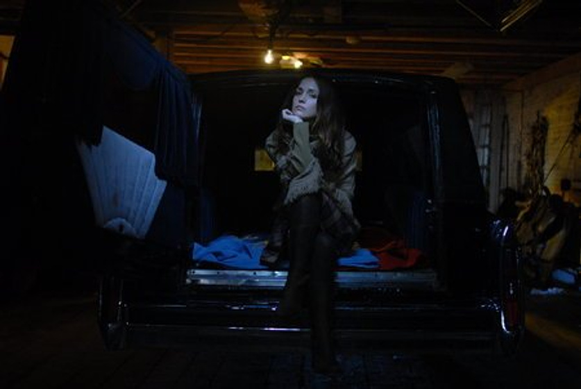 Rose Byrne en Just Buried