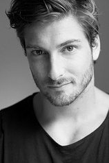 photo of person Daniel Lissing