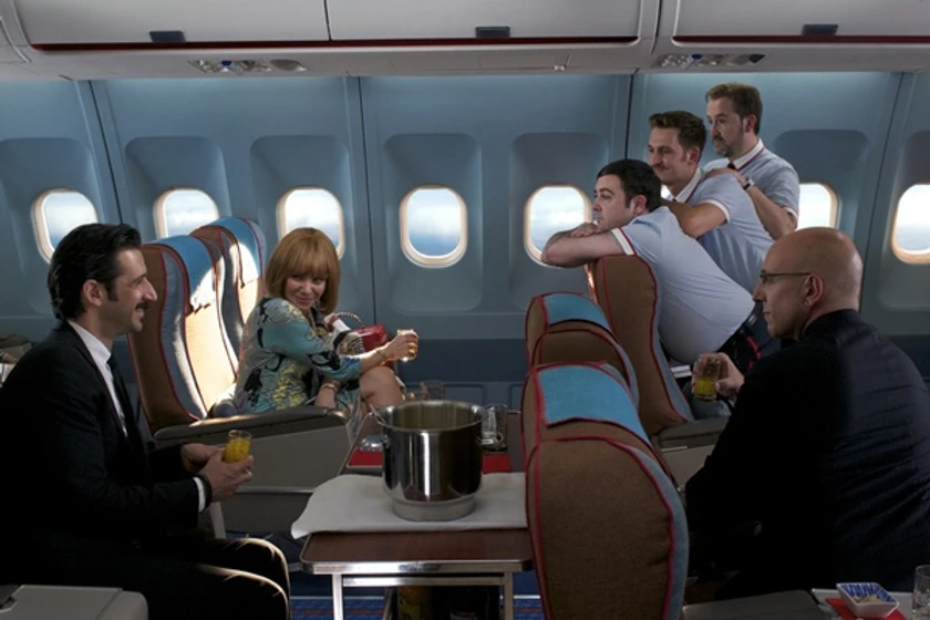 Javier Cámara, Cecilia Roth, José María Yazpik, Raúl Arévalo y Carlos Areces en Los Amantes Pasajeros