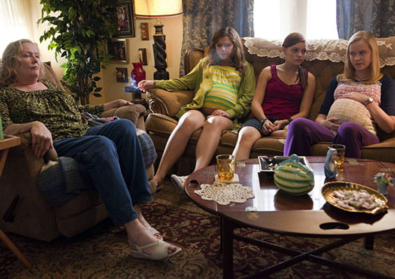 Michelle DeFraites, Jenna Leigh Hall, Kelly Heyer y Jan Chategnier en Pacto entre Adolescentes