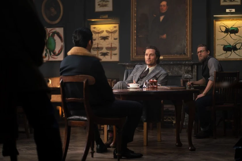 Matthew McConaughey y Charlie Hunnam en the-gentlemen-senores-de-la-mafia