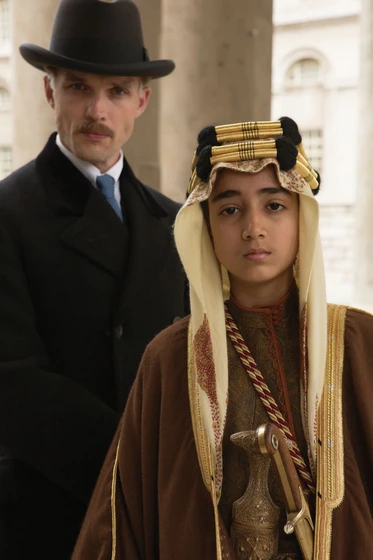 Ed Skrein y Abdullah Ali en nacido-rey