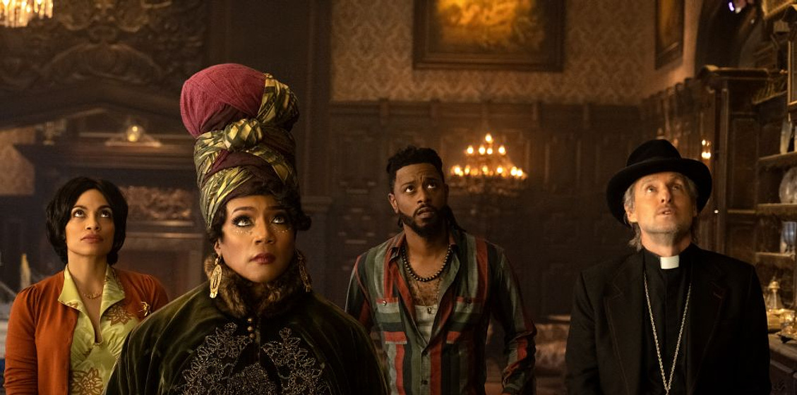 Owen Wilson, Rosario Dawson, Tiffany Haddish y Lakeith Stanfield en Mansión Encantada