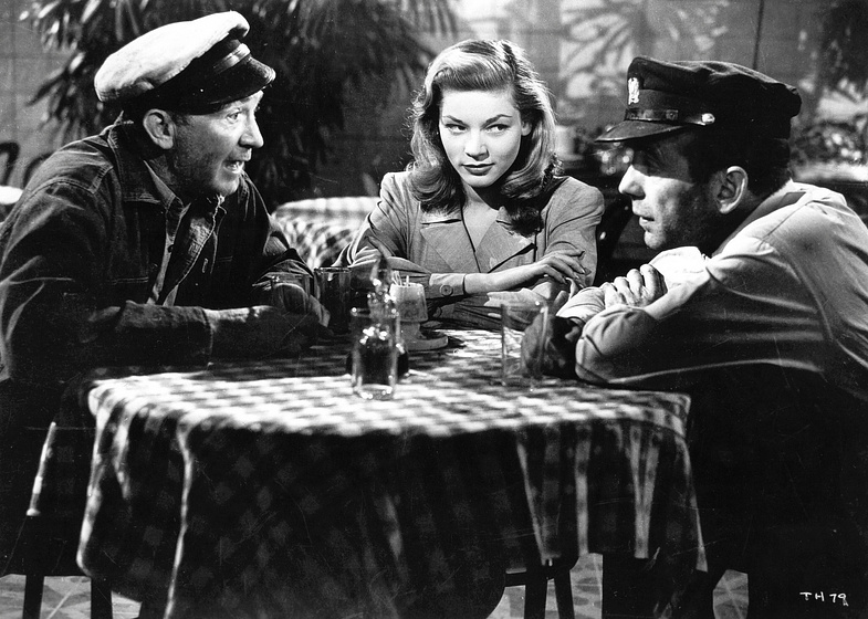 Humphrey Bogart, Lauren Bacall y Walter Brennan en Tener y no Tener