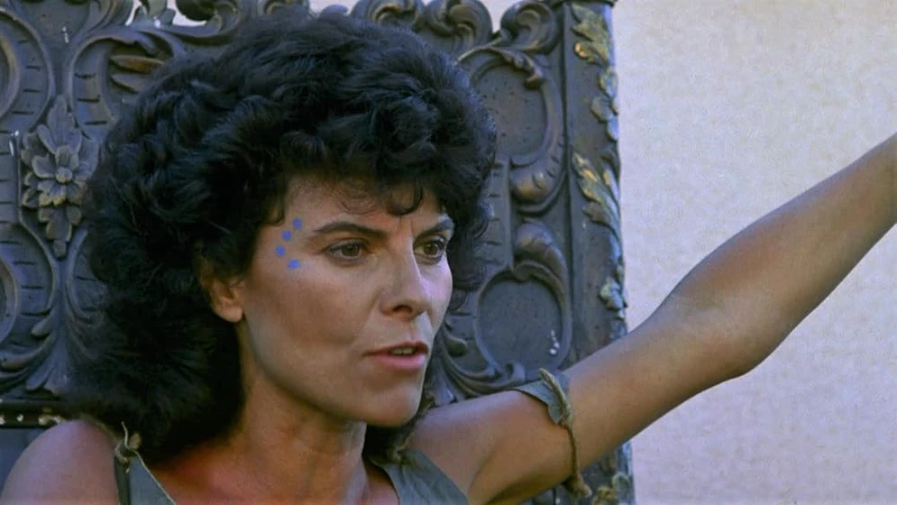 Adrienne Barbeau en las-mujeres-canibales-de-la-selva-del-aguacate