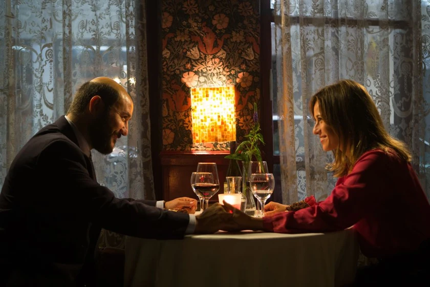 Marta Etura y Carlos Santos en el-hombre-de-las-mil-caras-2016
