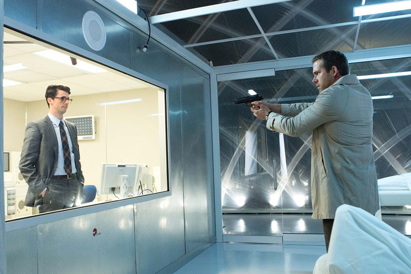 Matthew Goode y Ryan Reynolds en Eternal