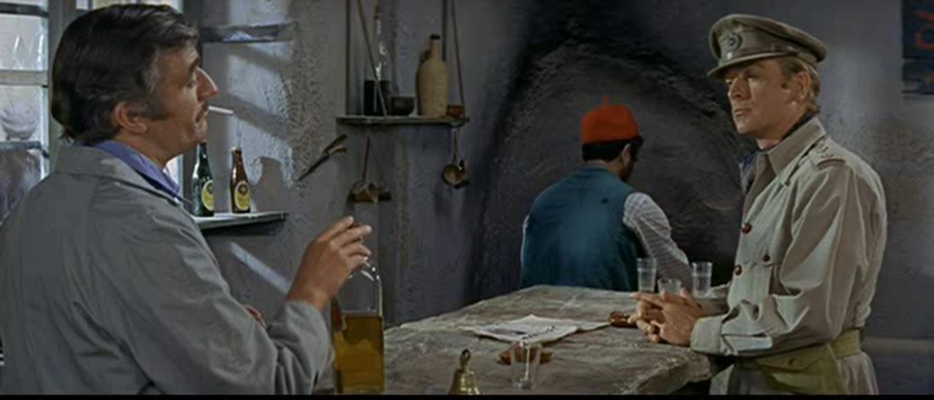 Michael Caine y Nigel Davenport en Mercenarios sin Gloria
