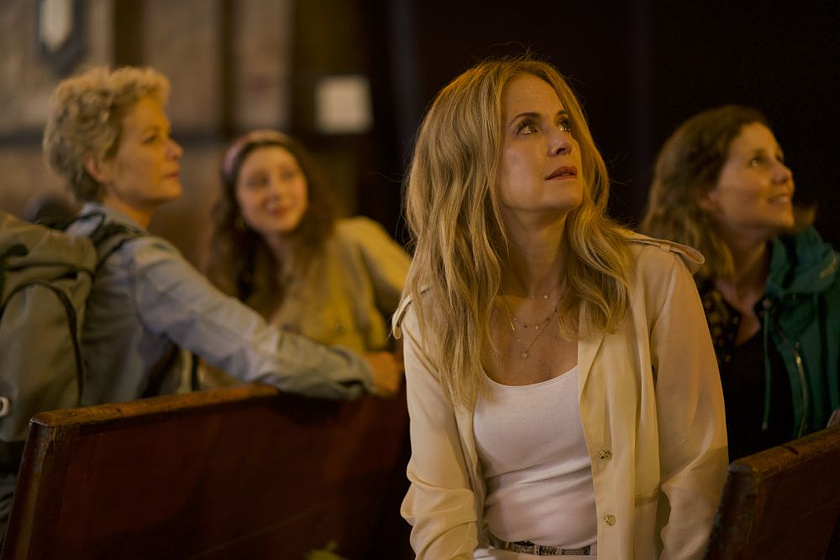 Kelly Preston, Jenny Seagrove, Sally Phillips y Elizabeth Dormer-Phillips en El Viaje de sus Vidas
